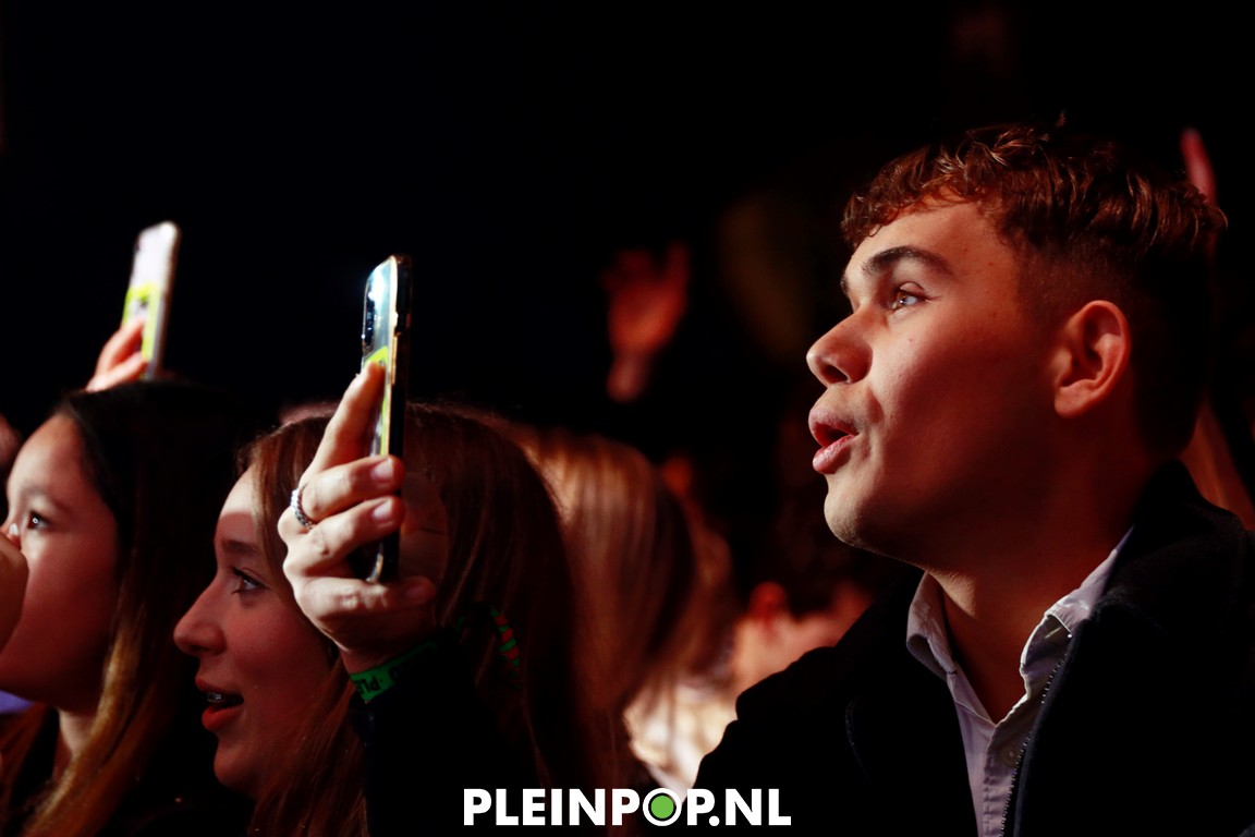 V R I J D A G     (9)